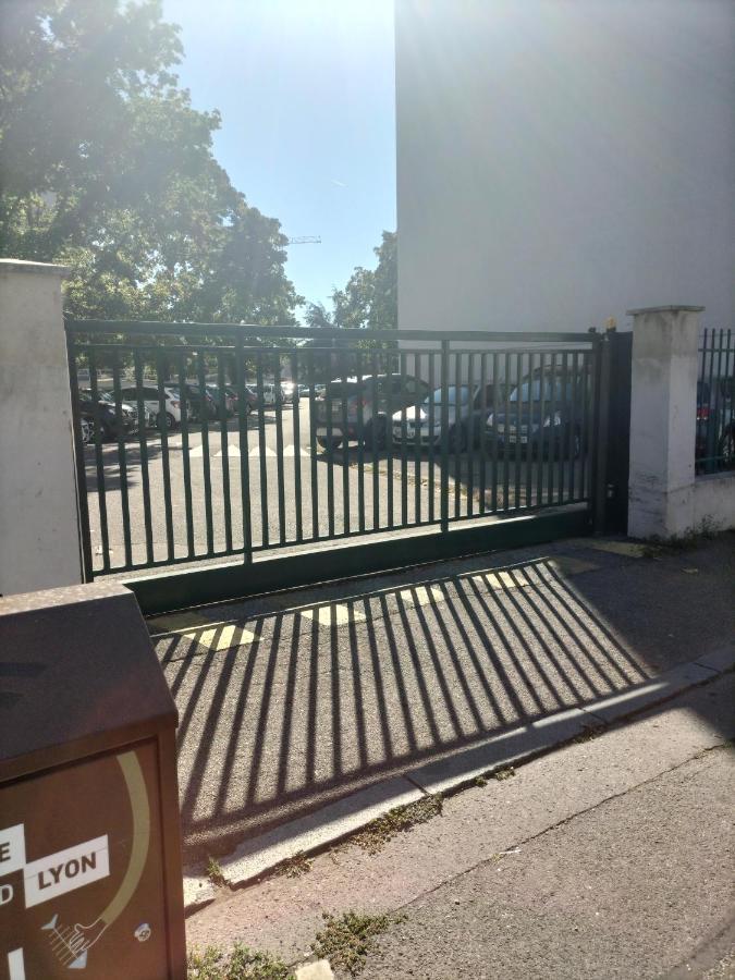 Joli Appartement Proche Metro Lyon Exterior photo